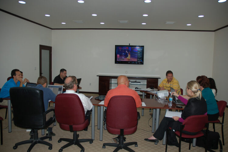 How to Effectively Communicate With Everyone on Your Team