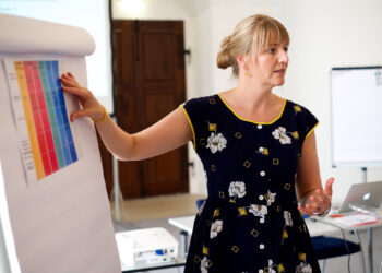 Startup Studio: 90-Day New Venture Plan: Your Roadmap for Success